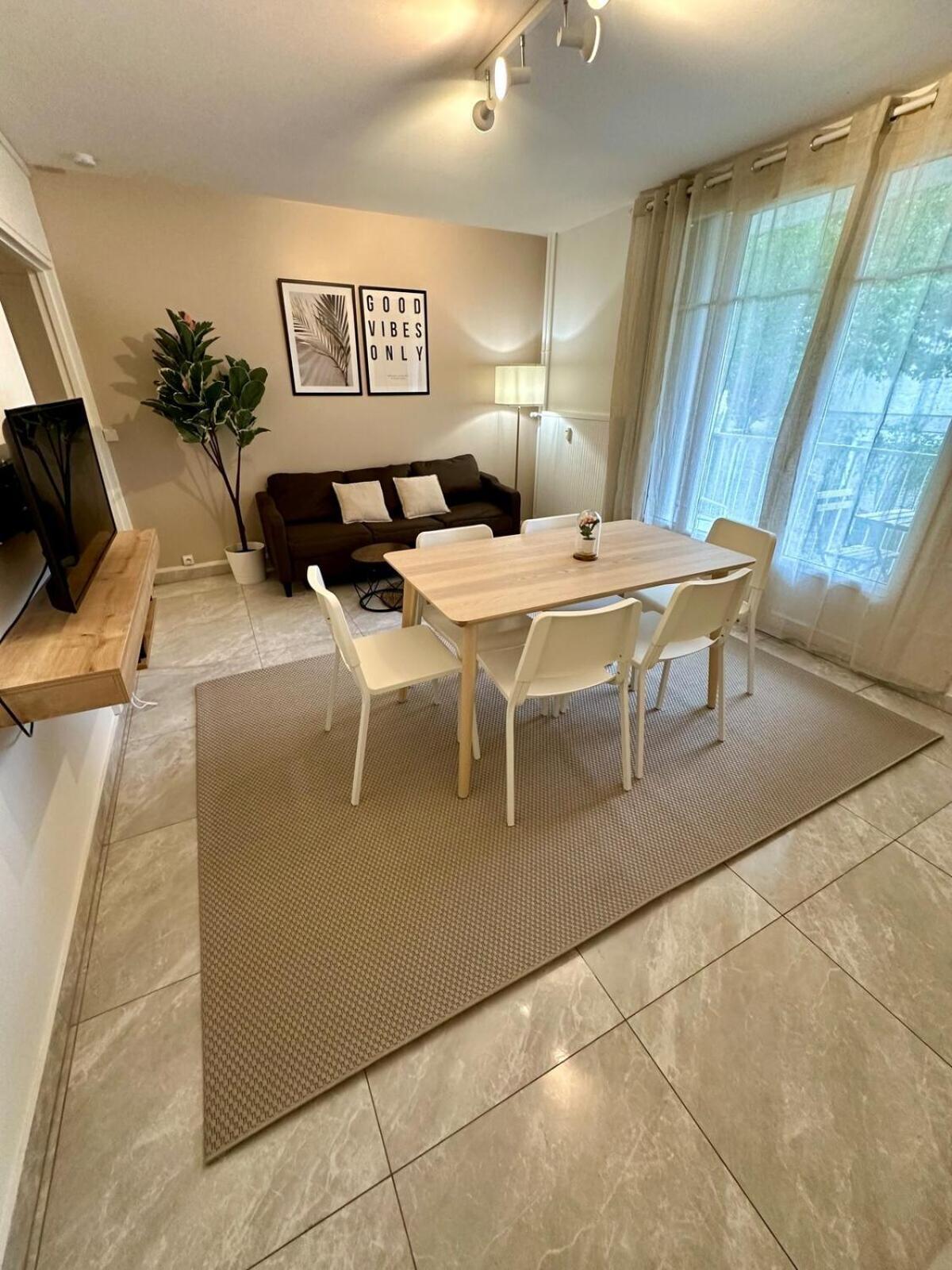 Au Coeur Du Quartier Taittinger Apartment Reims Exterior photo